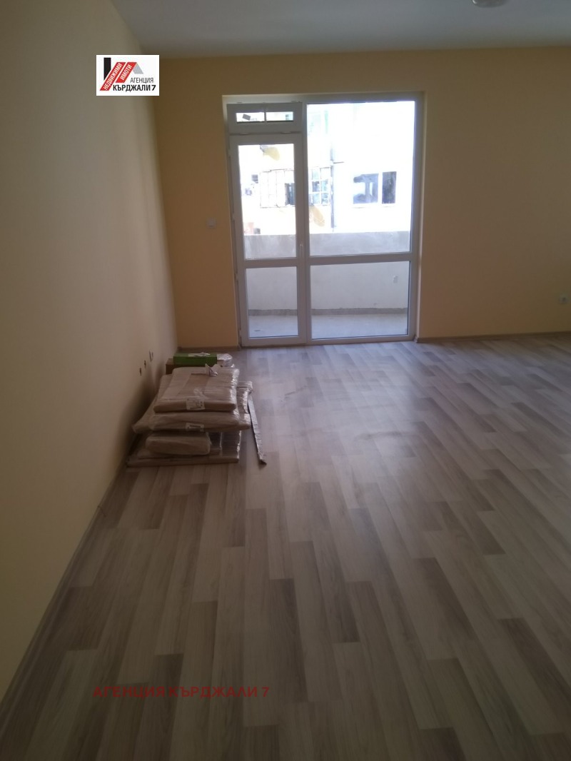 Продава  2-стаен град Кърджали , Възрожденци , 79 кв.м | 23607195 - изображение [11]