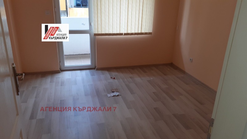 Продава  2-стаен град Кърджали , Възрожденци , 79 кв.м | 23607195 - изображение [5]