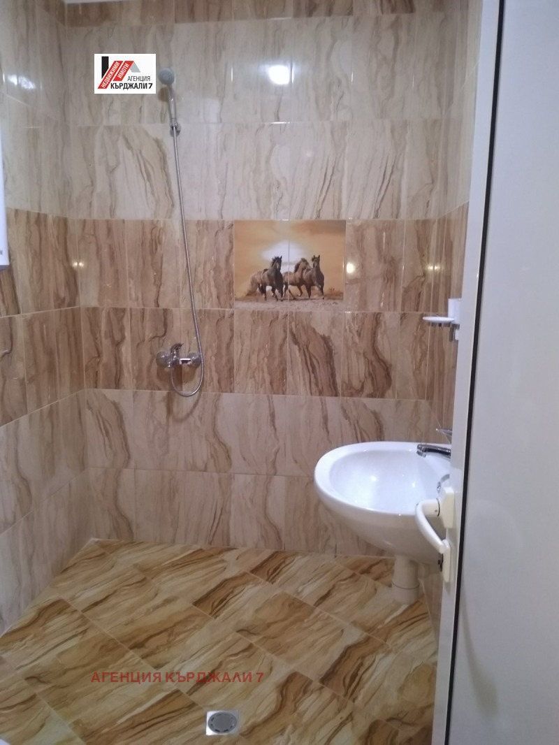 Продава  2-стаен град Кърджали , Възрожденци , 79 кв.м | 23607195 - изображение [12]
