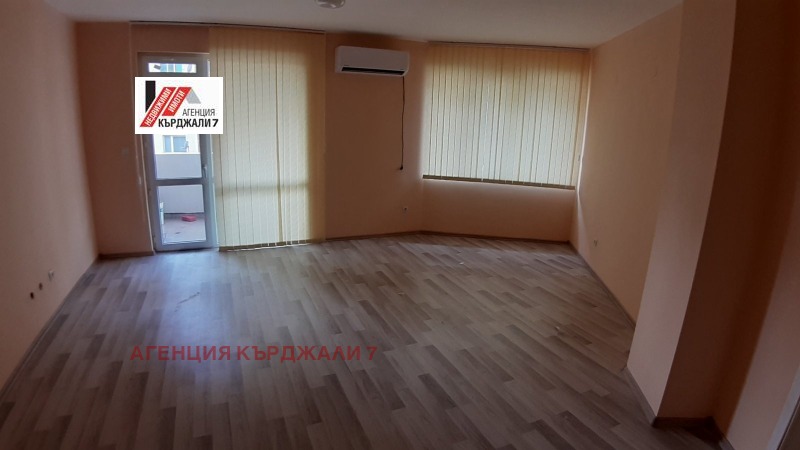 Продава  2-стаен град Кърджали , Възрожденци , 79 кв.м | 23607195 - изображение [2]
