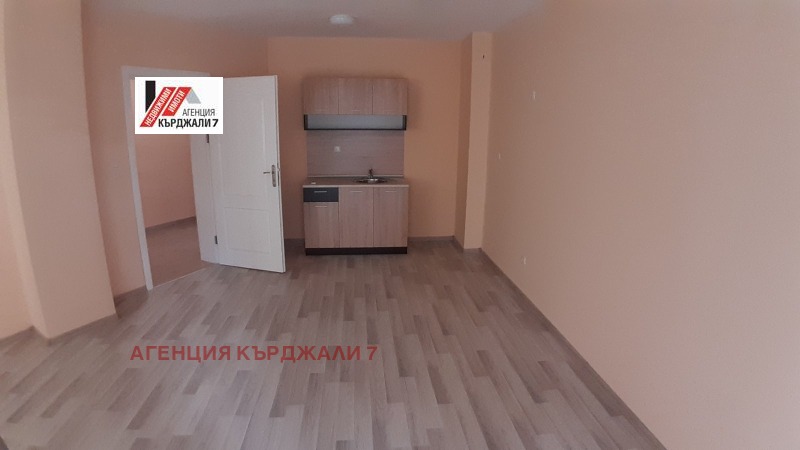 Продава  2-стаен град Кърджали , Възрожденци , 79 кв.м | 23607195 - изображение [6]