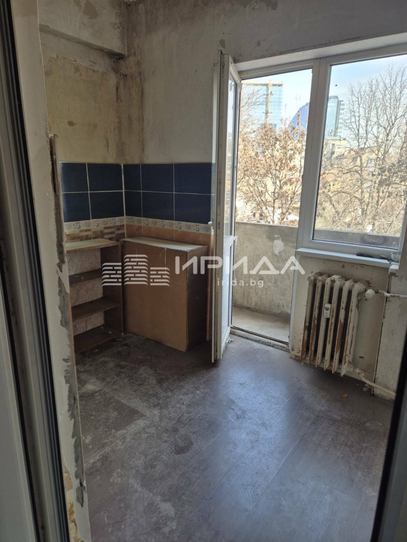 Продава 2-СТАЕН, гр. София, Център