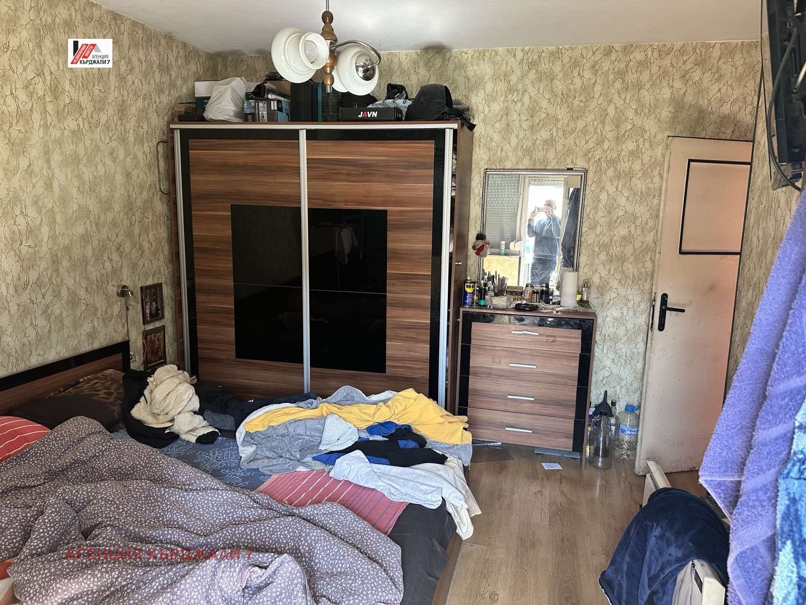 Продава МНОГОСТАЕН, гр. Кърджали, Веселчане, снимка 7 - Апартаменти - 54254548