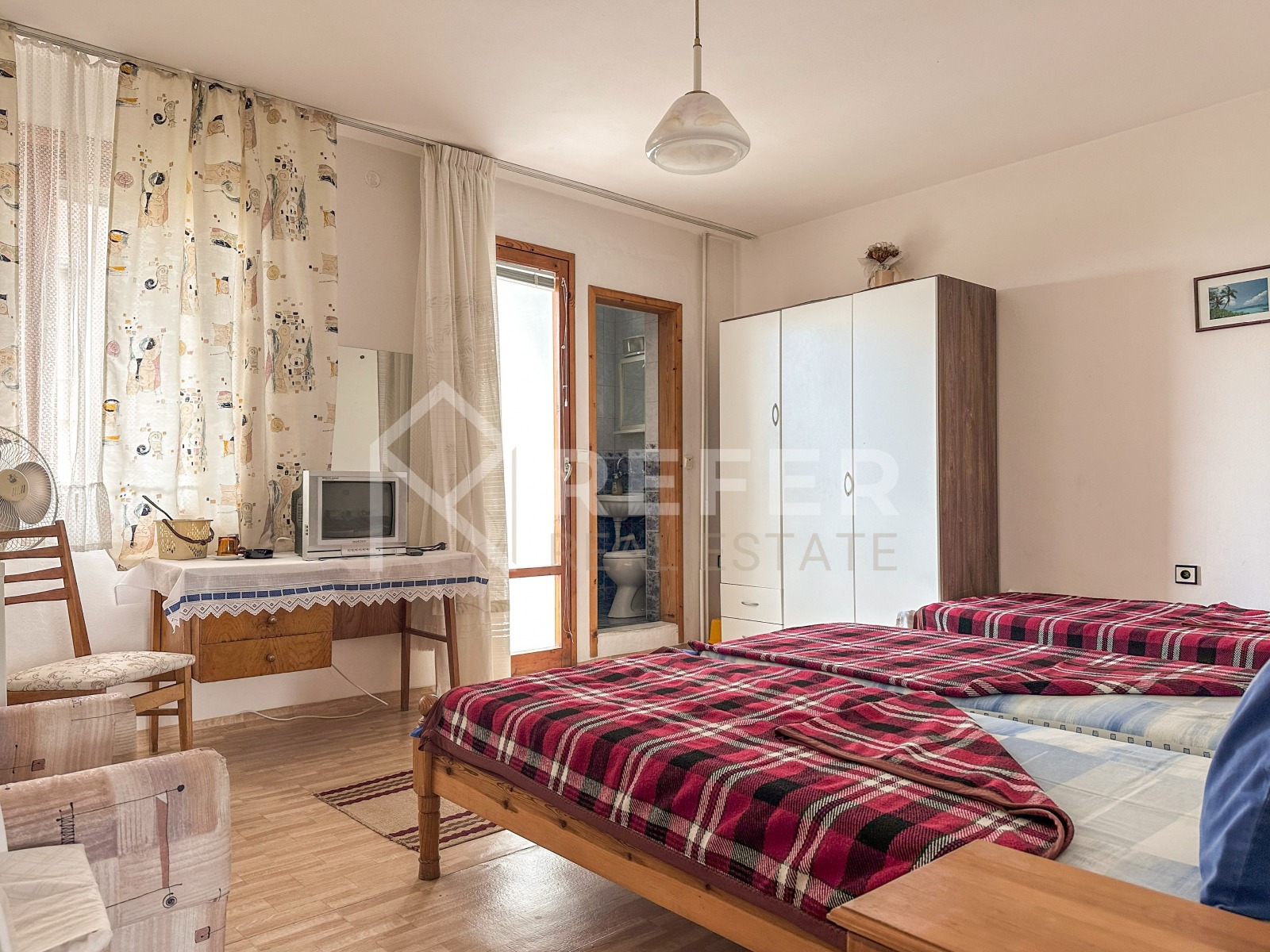 Продава КЪЩА, гр. Бургас, Сарафово, снимка 2 - Къщи - 50035263
