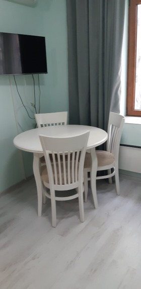 1 Schlafzimmer Zimno kino Trakija, Warna