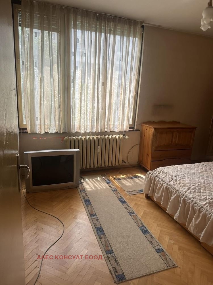 Продава 3-СТАЕН, гр. София, Света Троица