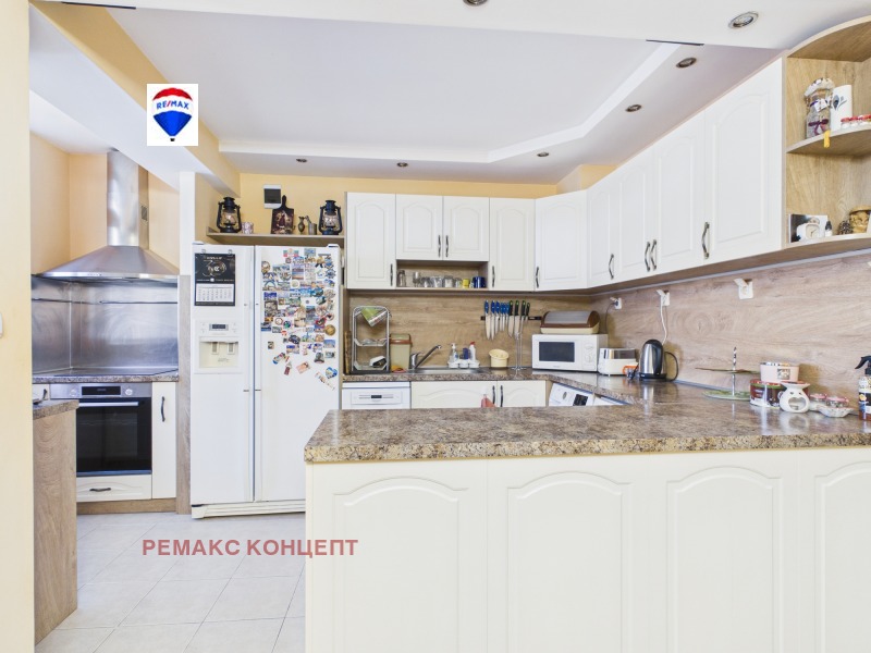 Продава МНОГОСТАЕН в град Шумен, Добруджански - 104 кв.м / 270 000 € » 528 074.10 лв., РЕМАКС КОНЦЕПТ