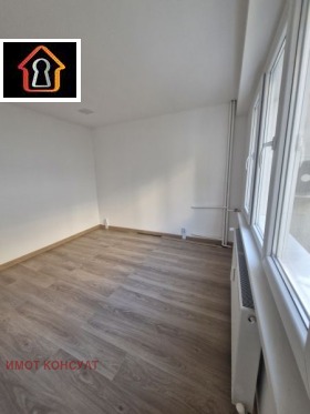Studio Mladost, Vraca