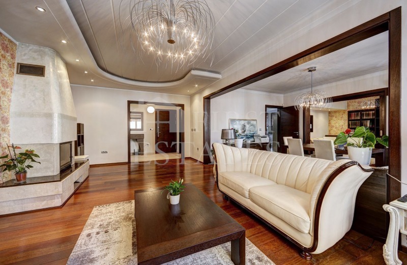 Te koop  Kantoor Sofia , Tsentar , 220 m² | 55296677