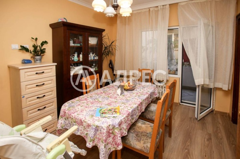 Продава КЪЩА, гр. София, Горна баня, снимка 3 - Къщи - 49541804