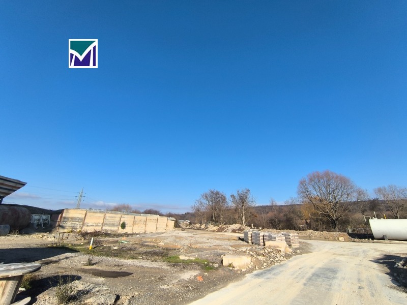 Продава ПРОМ. ПОМЕЩЕНИЕ, гр. Мездра, област Враца, снимка 4 - Производствени сгради - 52751676