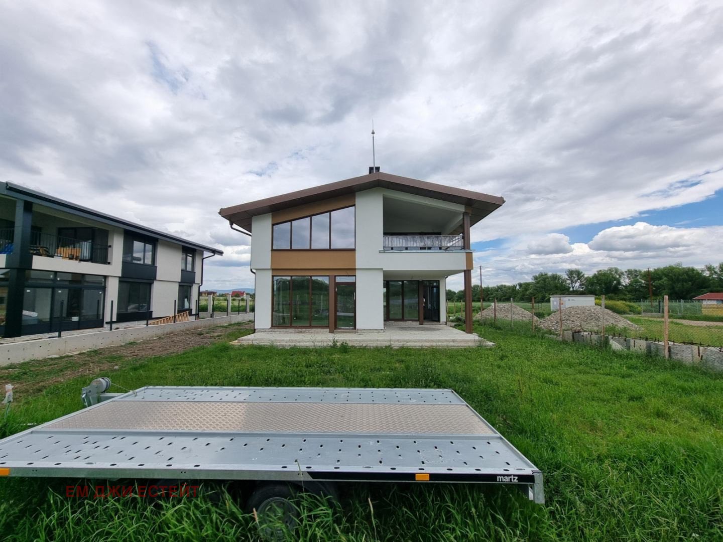 Продава КЪЩА, с. Гурмазово, област София област