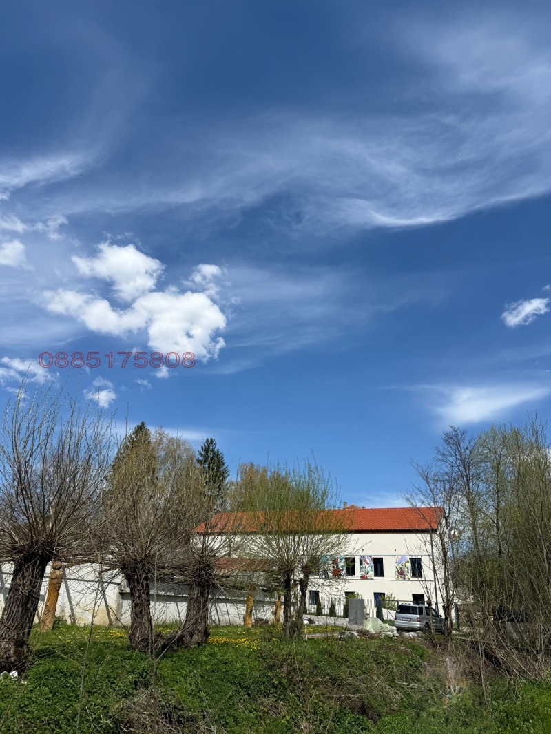 Продава ПАРЦЕЛ в област София, с. Долно Камарци - 880 кв.м / 39 990 € » 78 213.64 лв.