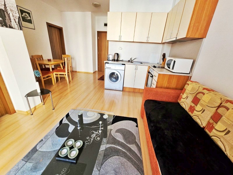 À venda  2 quartos região Burgas , k.k. Slantchev briag , 65 m² | 37876946