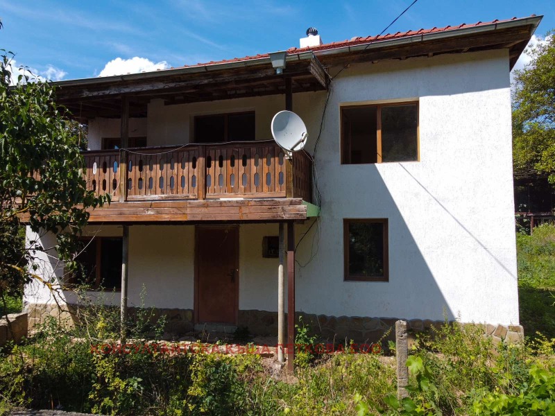 Продава КЪЩА в област Ловеч, с. Малиново - 320 кв.м / 189 000 € » 369 651.87 лв., КОНСУЛТАНТСКА КЪЩА ПЕТКОВА ЕООД