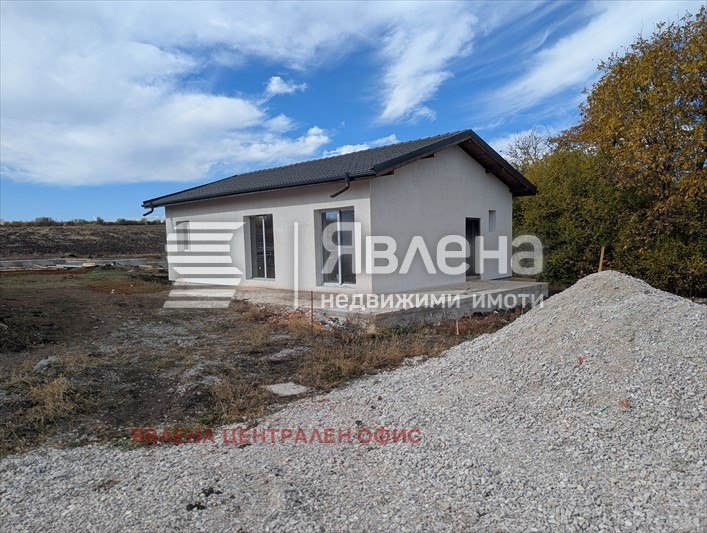 Продава КЪЩА, с. Хераково, област София област