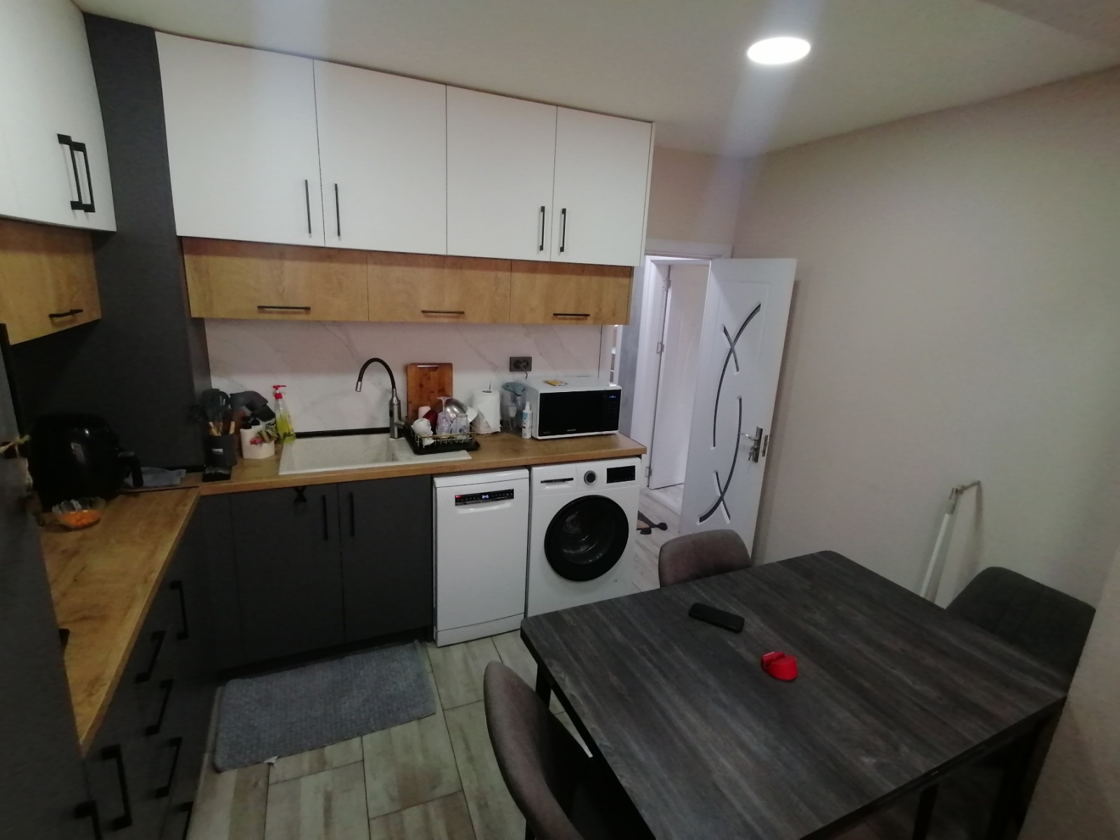 Продава 3-СТАЕН, гр. Шумен, Тракия, снимка 2 - Апартаменти - 54427520