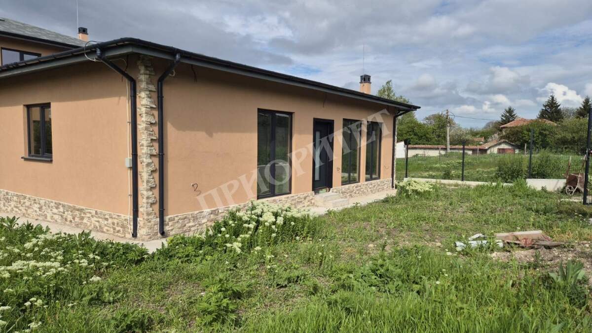 Продава КЪЩА, с. Орешак, област Варна