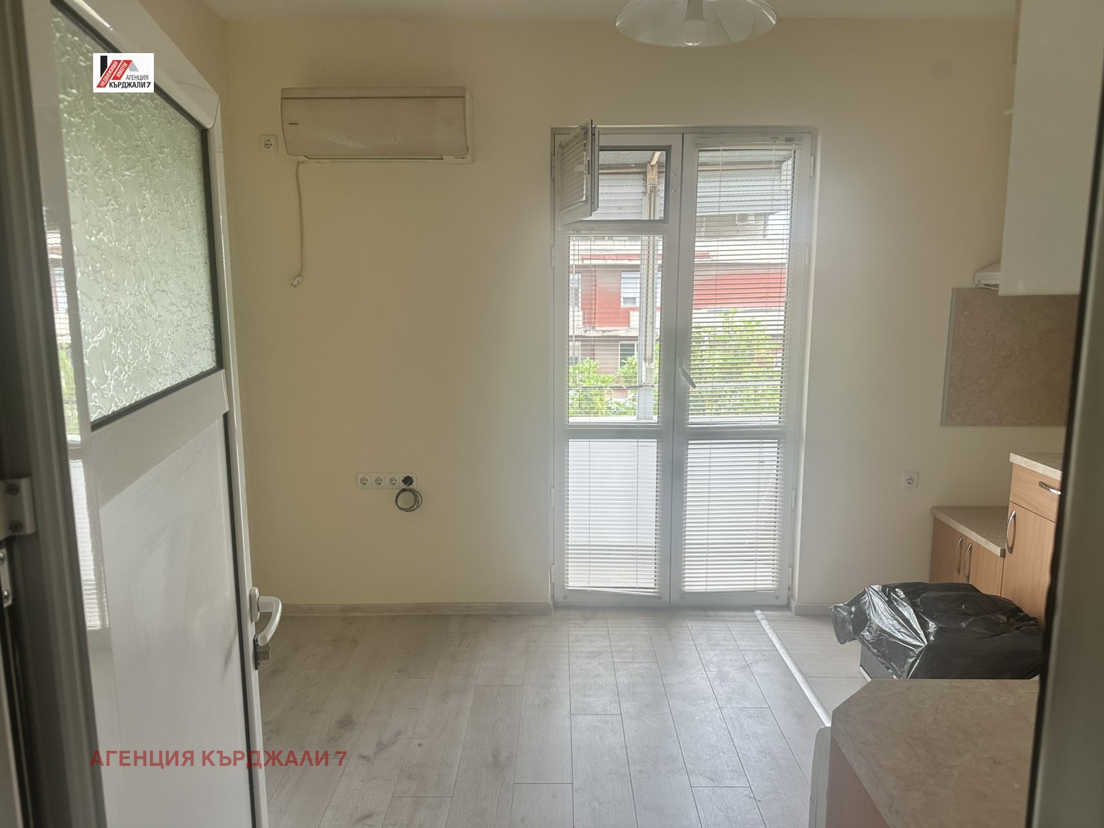 Продава 2-СТАЕН, гр. Кърджали, Център, снимка 4 - Апартаменти - 54718381