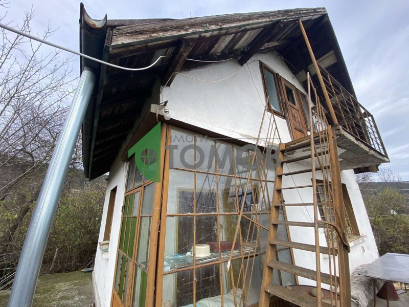 Продава ВИЛА, гр. Шумен, Боян Българанов 1, снимка 2 - Вили - 52739433