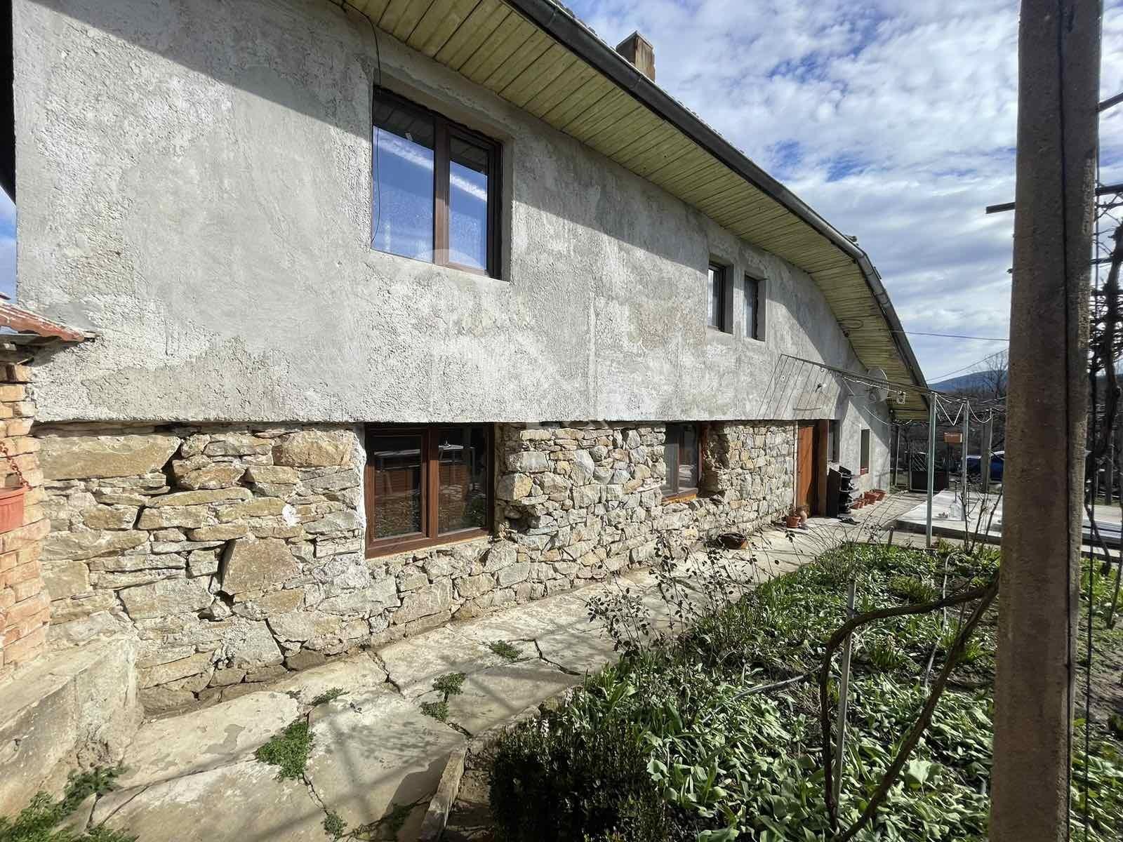 Продава КЪЩА, с. Плаково, област Велико Търново