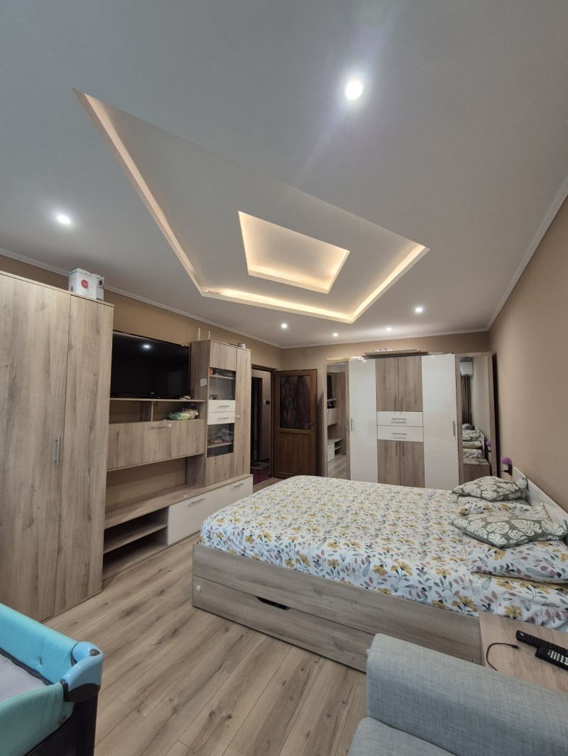 Продава 2-СТАЕН в град Разград, Център - 78 кв.м / 148 274.65 € » 290 000 лв., РОС -НЕДВИЖИМИ ИМОТИ