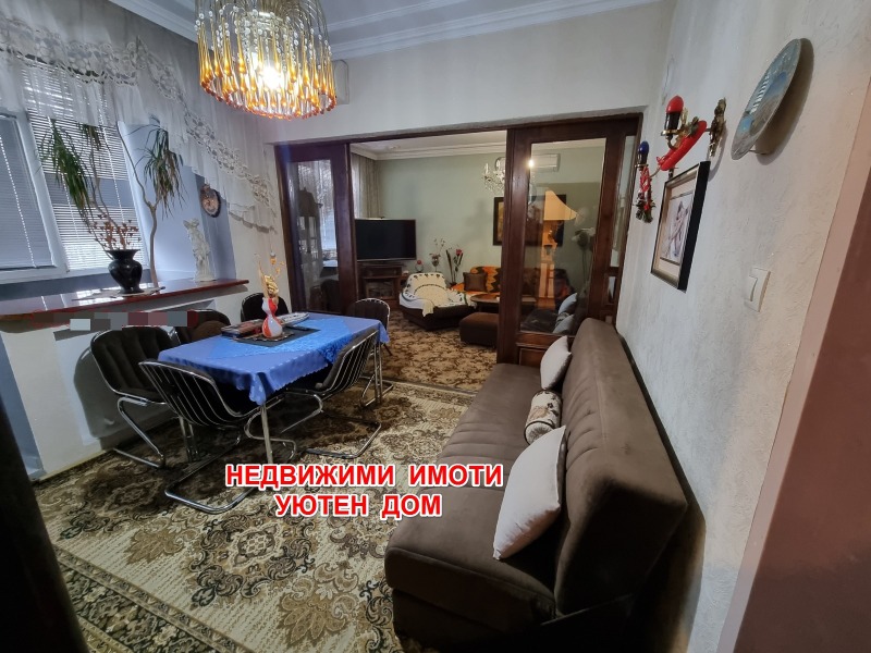 Продава МНОГОСТАЕН в град Шумен, Център - 110 кв.м / 130 500 € » 255 235.82 лв., УЮТЕН ДОМ