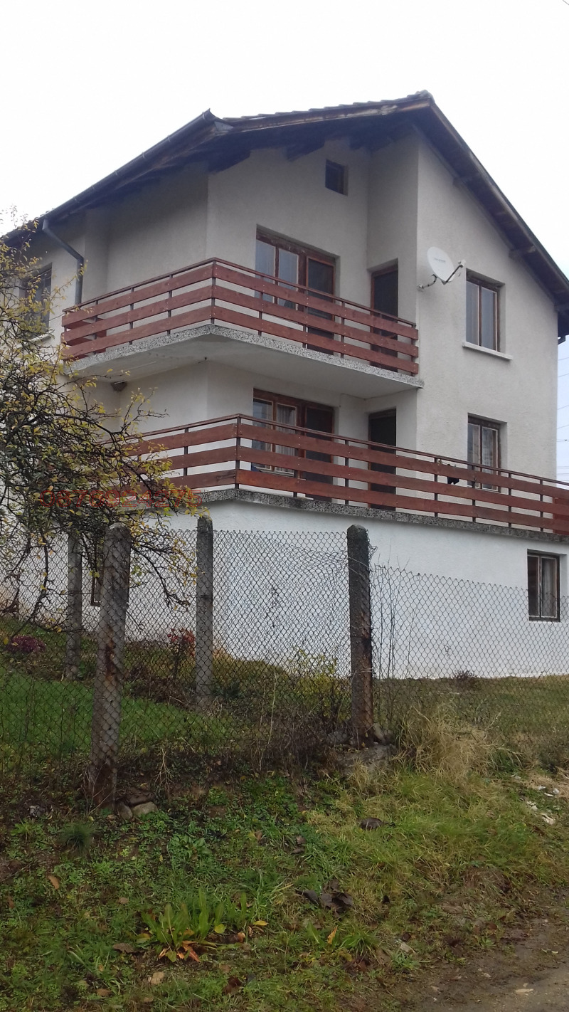 Продава ВИЛА в област София, с. Пчелин - 194 кв.м / 179 000 € » 350 093.57 лв.