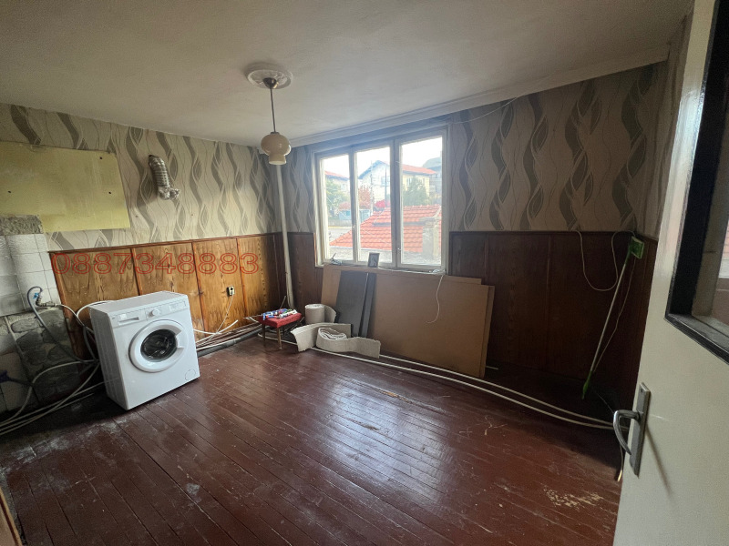 Продава ЕТАЖ ОТ КЪЩА, гр. Радомир, област Перник, снимка 7 - Етаж от къща - 52784237