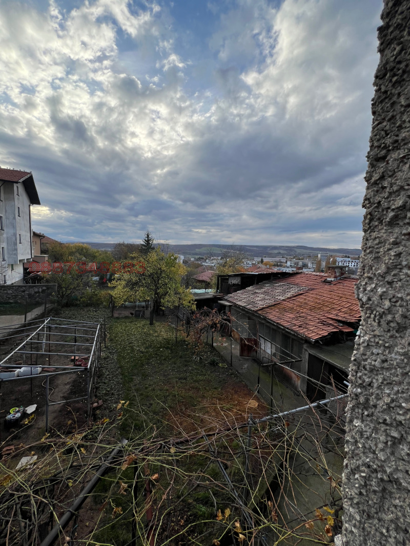 Продава ЕТАЖ ОТ КЪЩА, гр. Радомир, област Перник, снимка 2 - Етаж от къща - 52784237