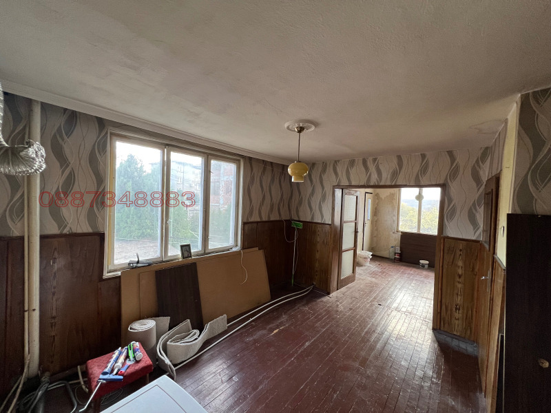 Продава ЕТАЖ ОТ КЪЩА, гр. Радомир, област Перник, снимка 9 - Етаж от къща - 52784237