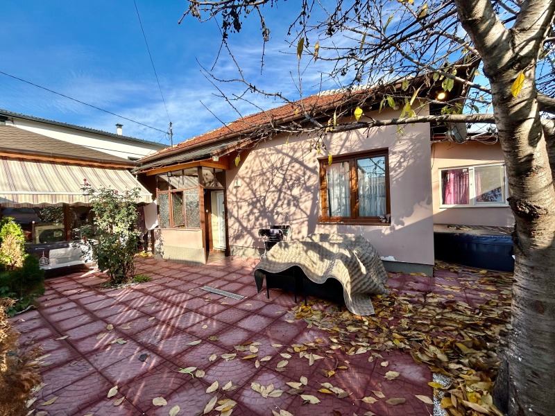 Продава КЪЩА, гр. София, Факултета