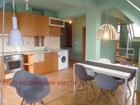 Продава Ателие, таван