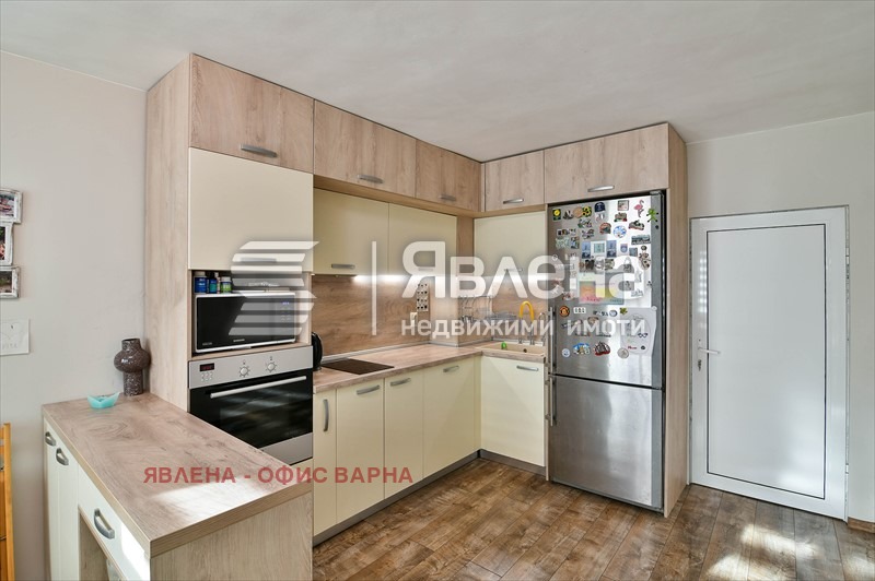 Продава МНОГОСТАЕН, гр. Варна, Център, снимка 2 - Aпартаменти - 48594817