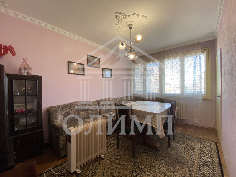 Продава МНОГОСТАЕН, гр. Добрич, Свети Георги, снимка 2 - Апартаменти - 52051664