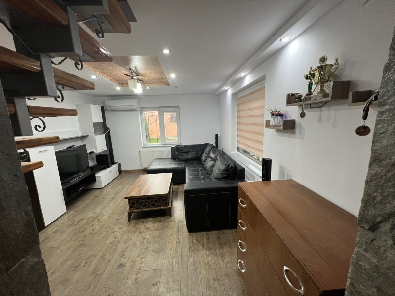 Продава ВИЛА, град Разград, Промишлена зона - Изток • 87000 € / 170157.21 лв. • 31772558 1