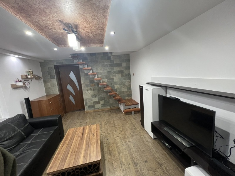 Продава ВИЛА, гр. Разград, Промишлена зона - Изток, снимка 13 - Вили - 52558219