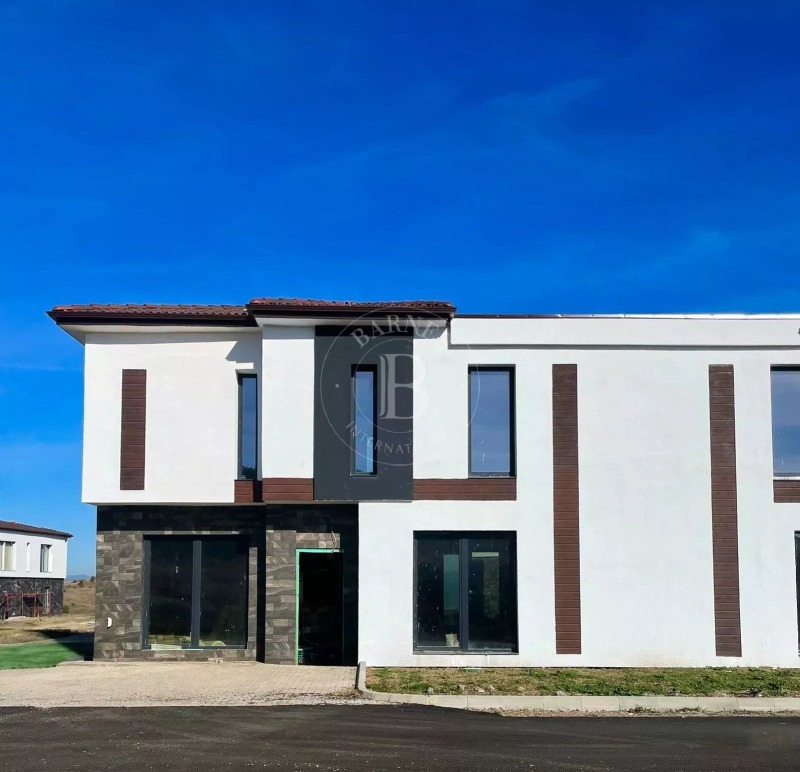 En venta  Casa región Sofia , Pozharevo , 200 metros cuadrados | 70491170