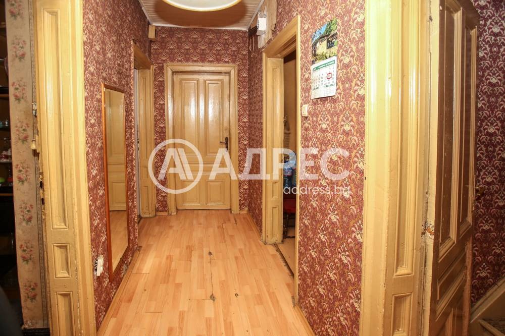 Продава ЕТАЖ ОТ КЪЩА, гр. София, Център, снимка 10 - Етаж от къща - 54110851