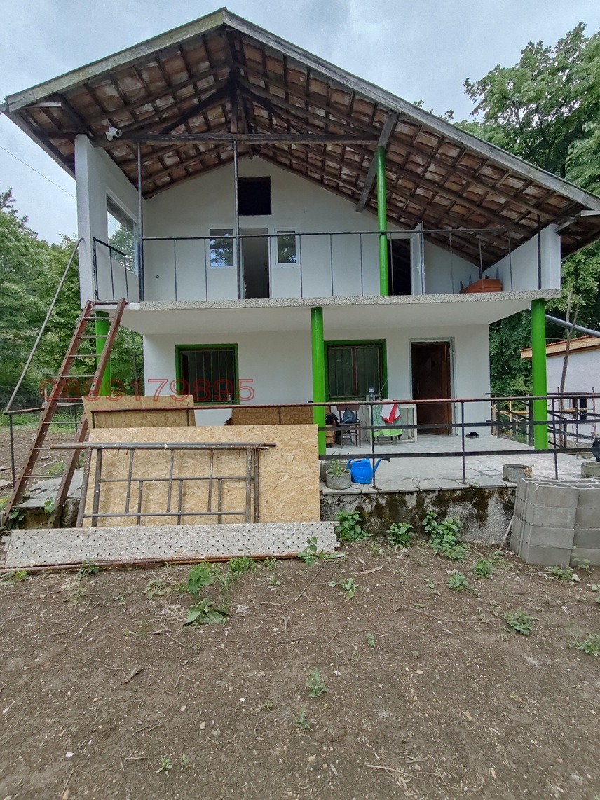 Продава ВИЛА, с. Веслец, област Враца
