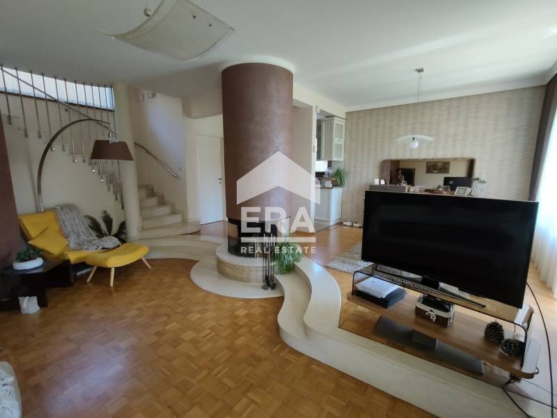 Продава  Къща град София , Надежда 2 , 260 кв.м | 41428787 - изображение [2]