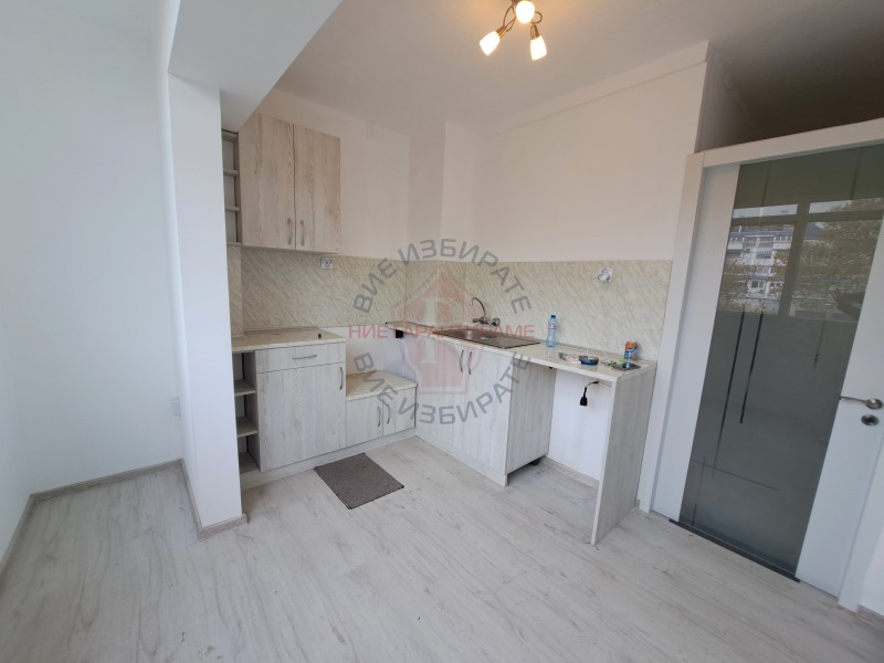 Продава 3-СТАЕН, гр. Варна, Базар Левски