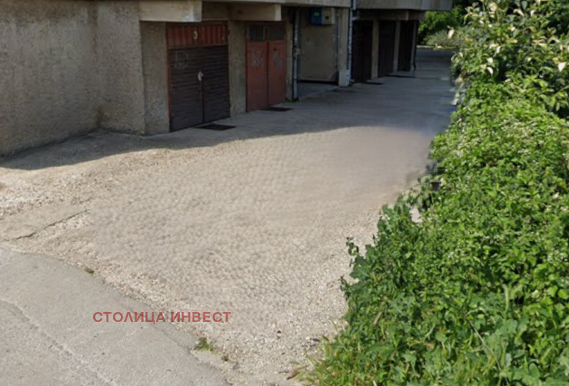 Продава ГАРАЖ, ПАРКОМЯСТО, град Русе, Дружба 1 • 28000 € / 54763.24 лв. • 68304315 1