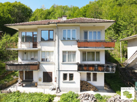 Podlaha domu Vonešta voda, oblast Veliko Tarnovo