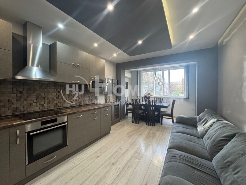 Продава 4-СТАЕН, гр. Варна, Младост 1