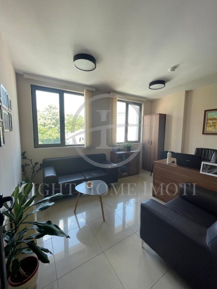 En venta  Oficina Plovdiv , Tsentar , 80 metros cuadrados | 31690510