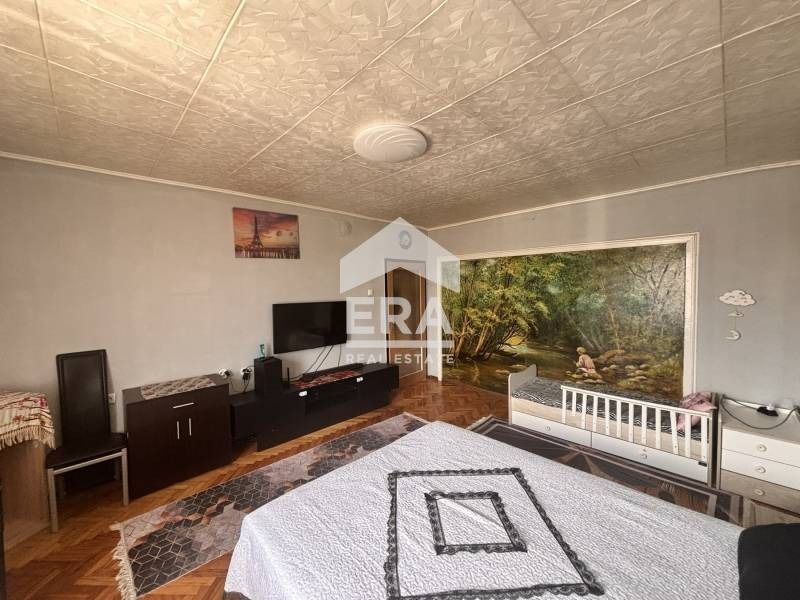 Продава ЕТАЖ ОТ КЪЩА, гр. Русе, в.з. Средна кула, снимка 2 - Етаж от къща - 54413986