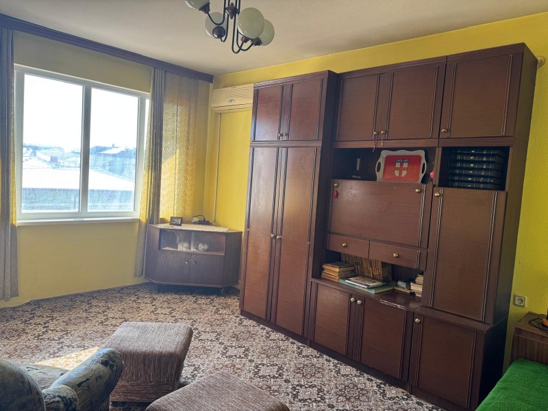 Продава ЕТАЖ ОТ КЪЩА, гр. Нови пазар, област Шумен, снимка 5 - Етаж от къща - 53368754