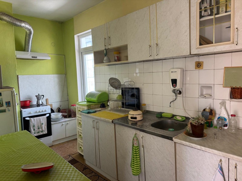 Продава ЕТАЖ ОТ КЪЩА, гр. Нови пазар, област Шумен, снимка 4 - Етаж от къща - 53368754