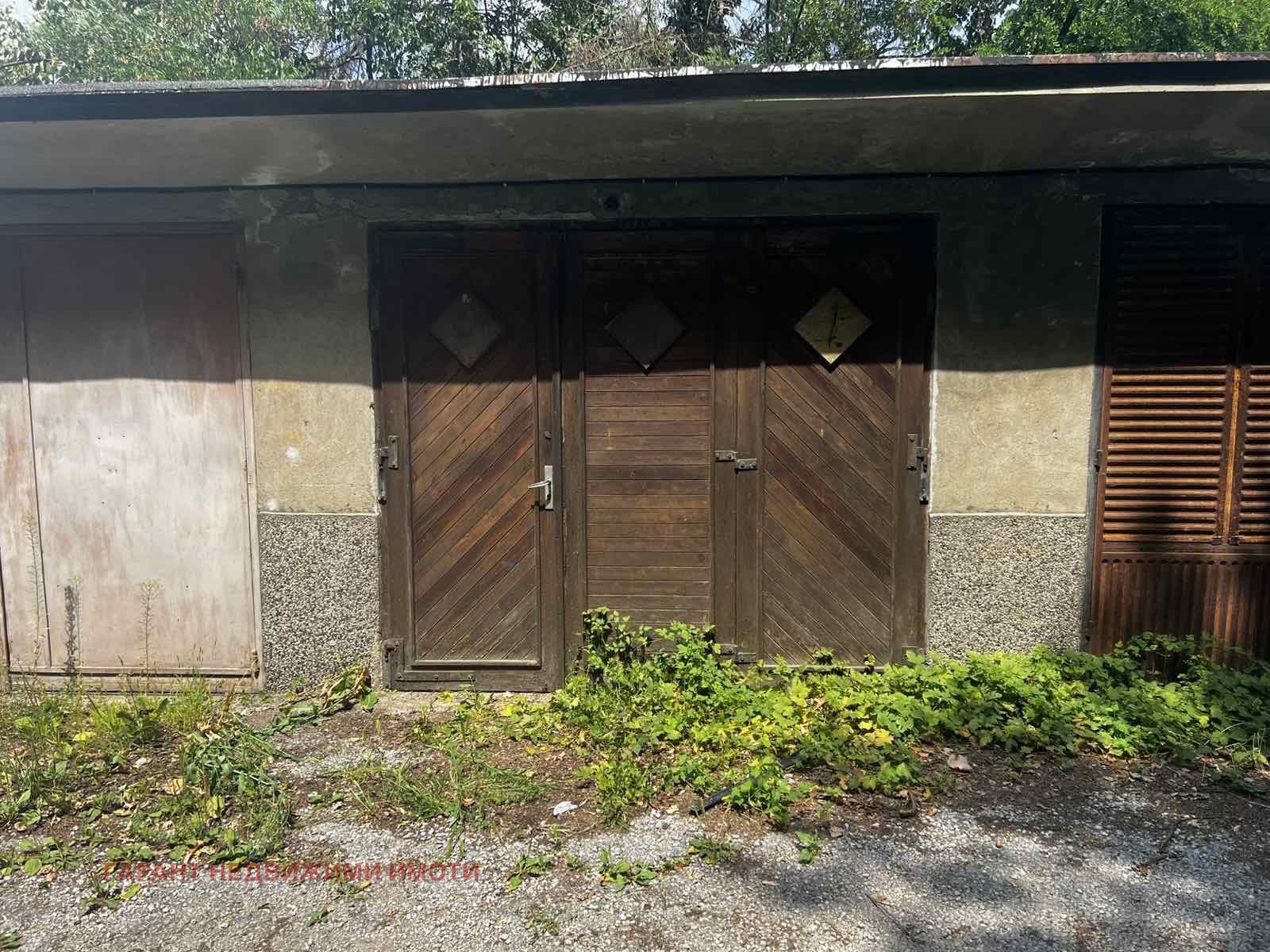 Продава ГАРАЖ, ПАРКОМЯСТО, гр. Габрово, Борово